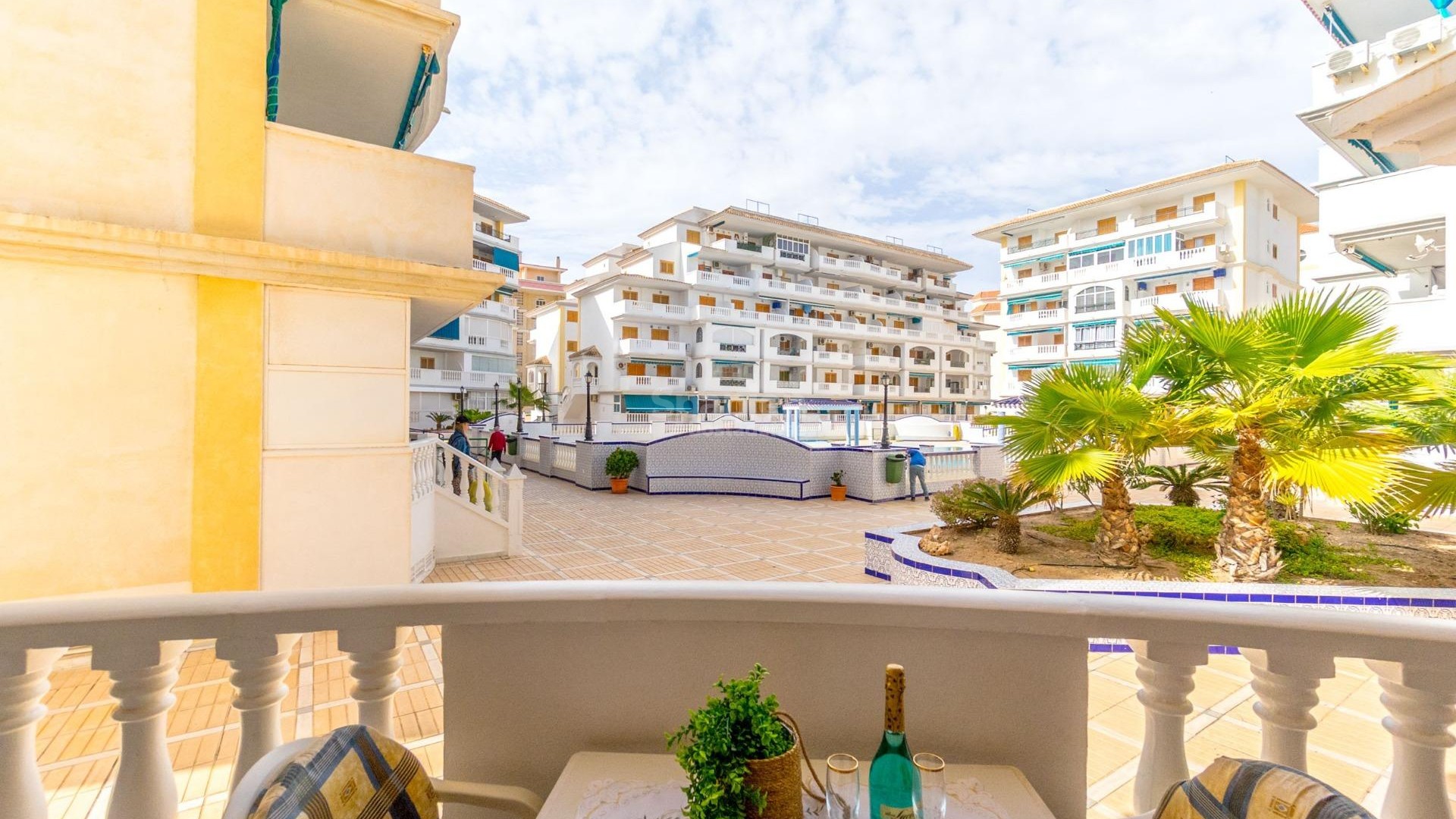 Resale - Lägenhet -
Torrevieja - Los Europeos