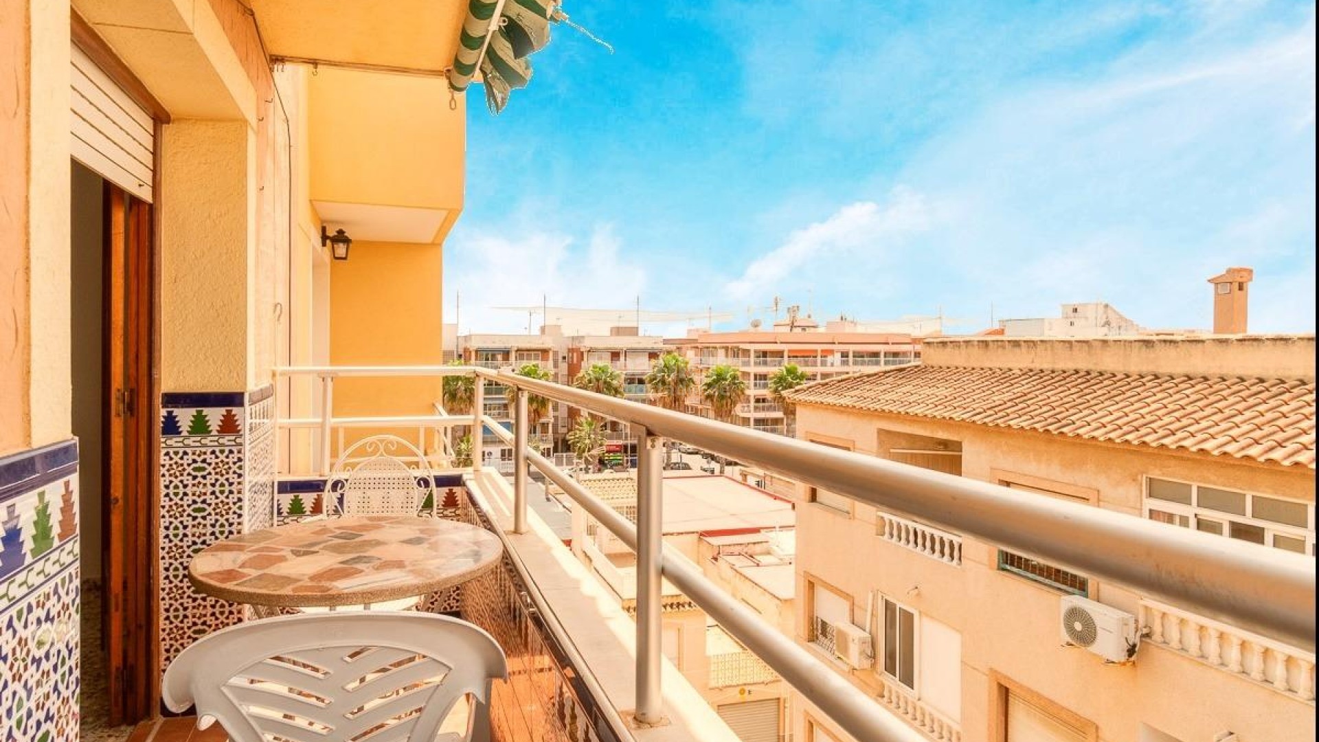 Resale - Lägenhet -
Torrevieja - Playa de los Naufragos