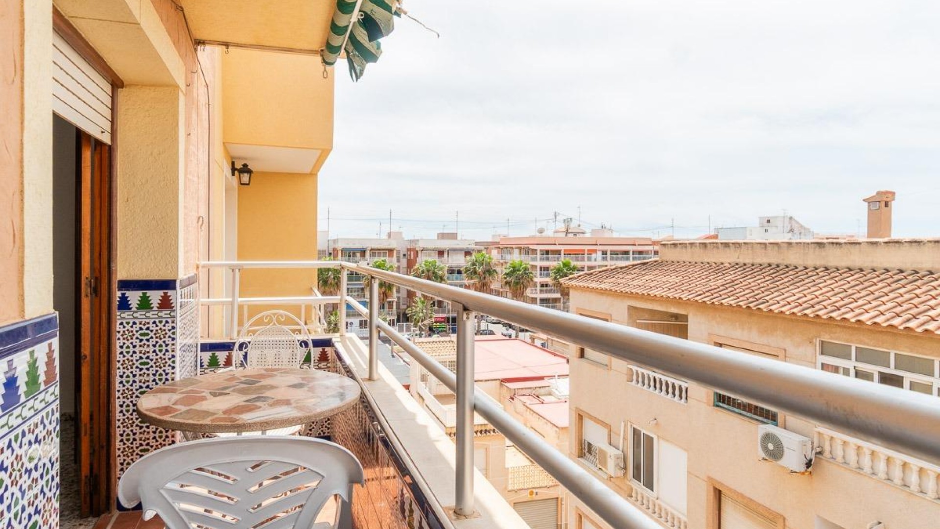 Resale - Lägenhet -
Torrevieja - Playa de los Naufragos