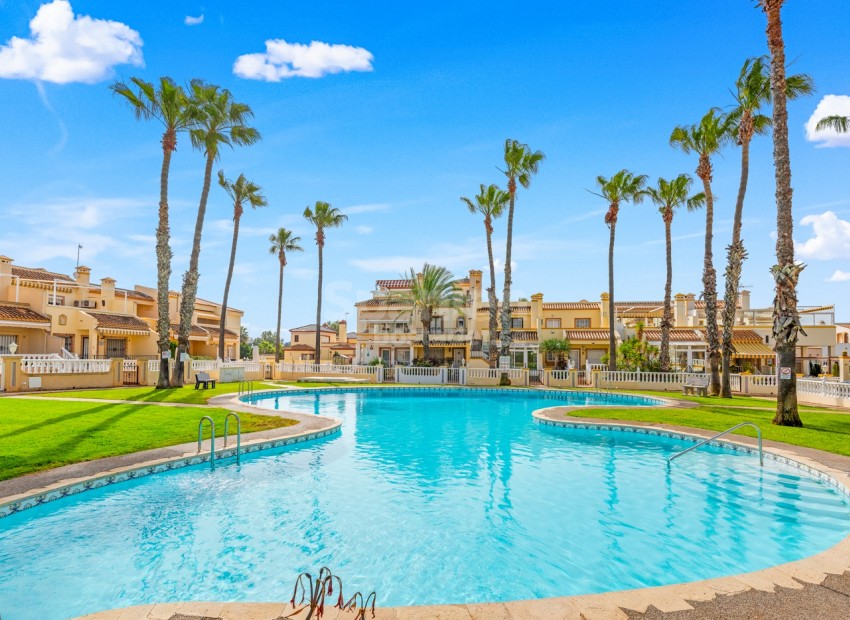 Resale - Radhus -
Orihuela Costa - Playa Flamenca