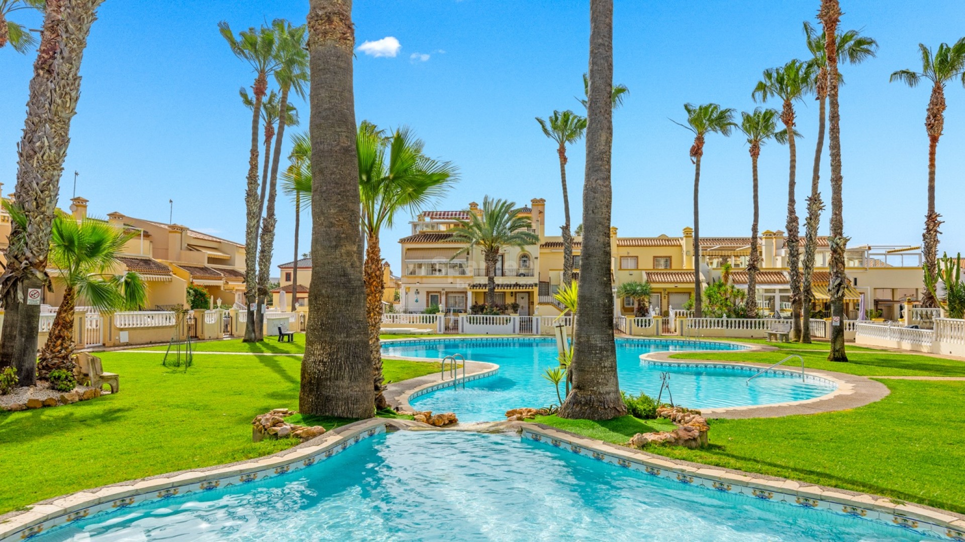 Resale - Radhus -
Orihuela Costa - Playa Flamenca