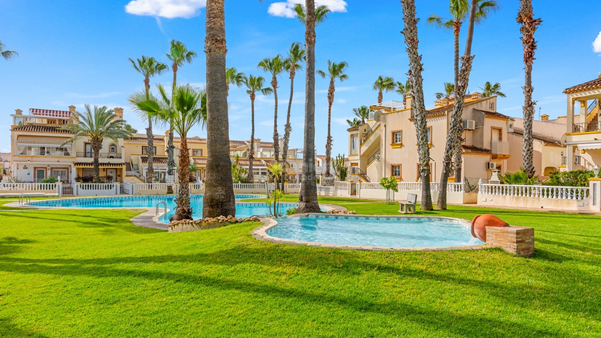 Resale - Radhus -
Orihuela Costa - Playa Flamenca