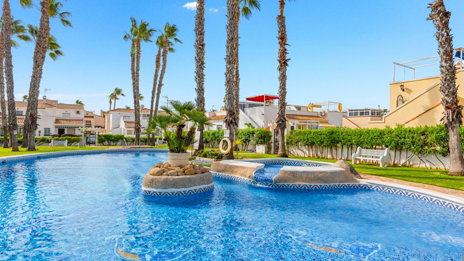 Resale - Radhus -
Orihuela Costa - Playa Flamenca