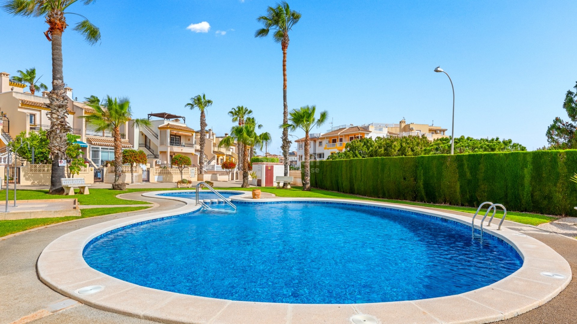 Resale - Radhus -
Orihuela Costa - Playa Flamenca