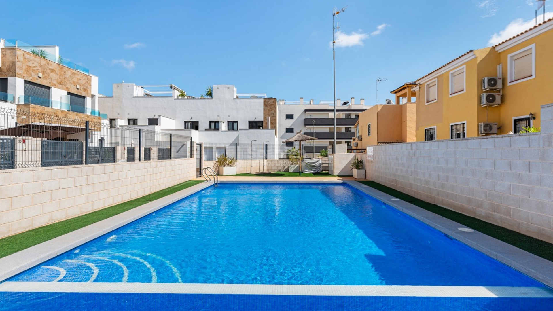 Resale - Radhus -
Orihuela Costa - Villamartin