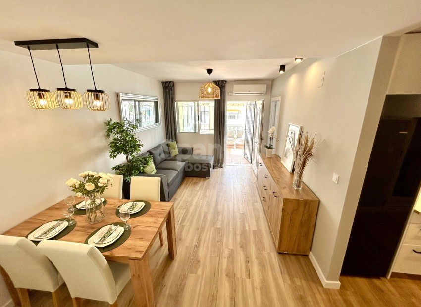 Resale - Radhus -
Orihuela - Urbanización Perla del Mar