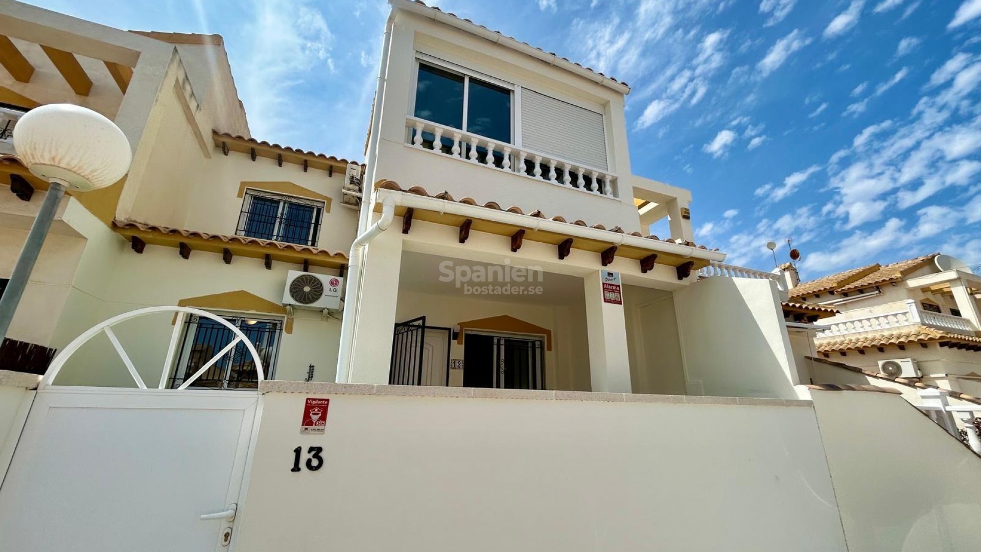Resale - Radhus -
Orihuela - Urbanización Perla del Mar