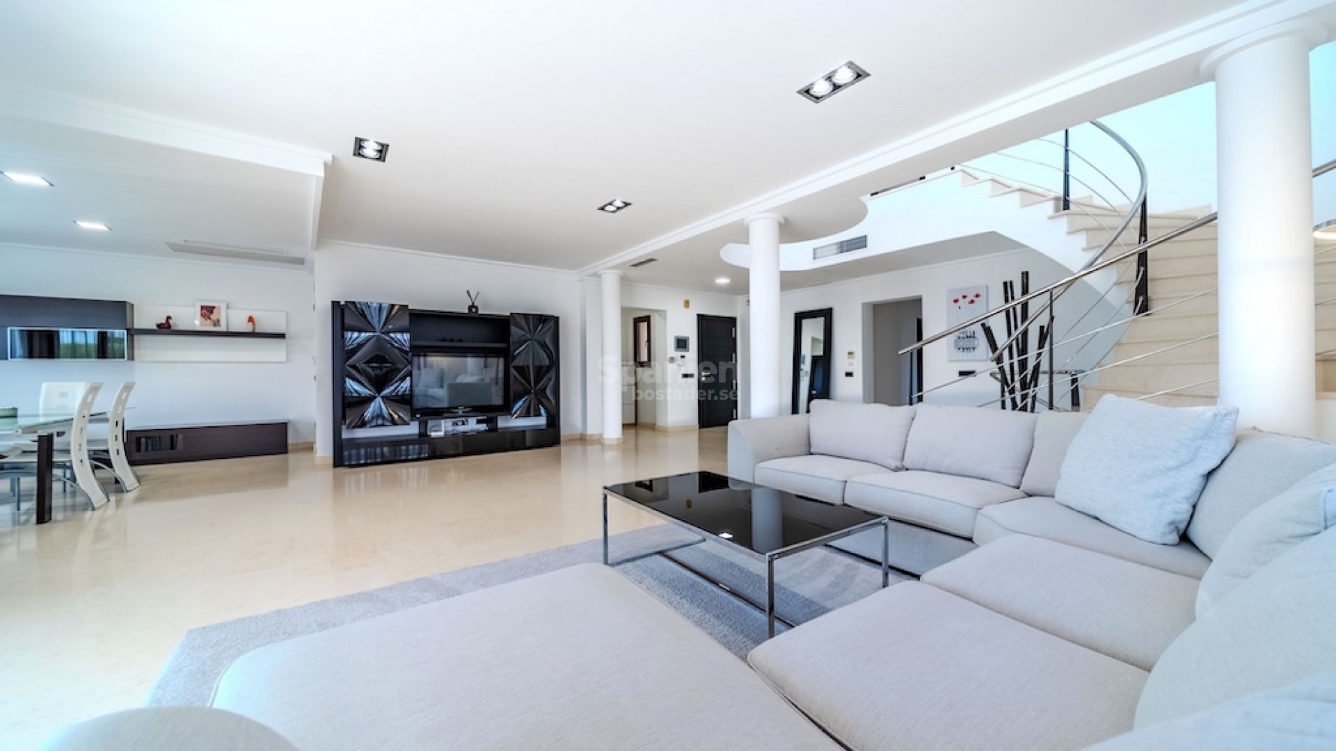 Resale - Villa -
Cabo Roig