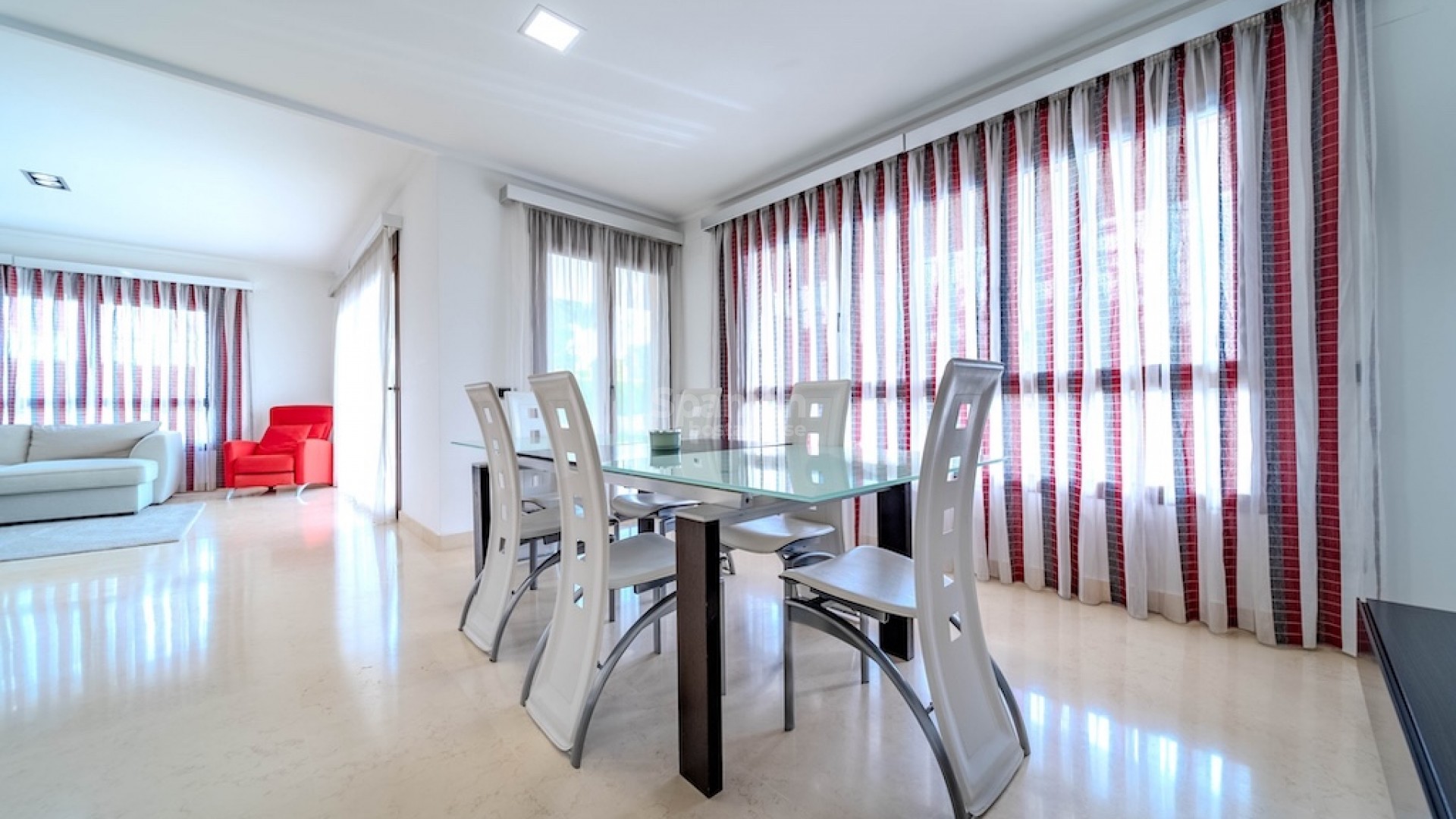 Resale - Villa -
Cabo Roig
