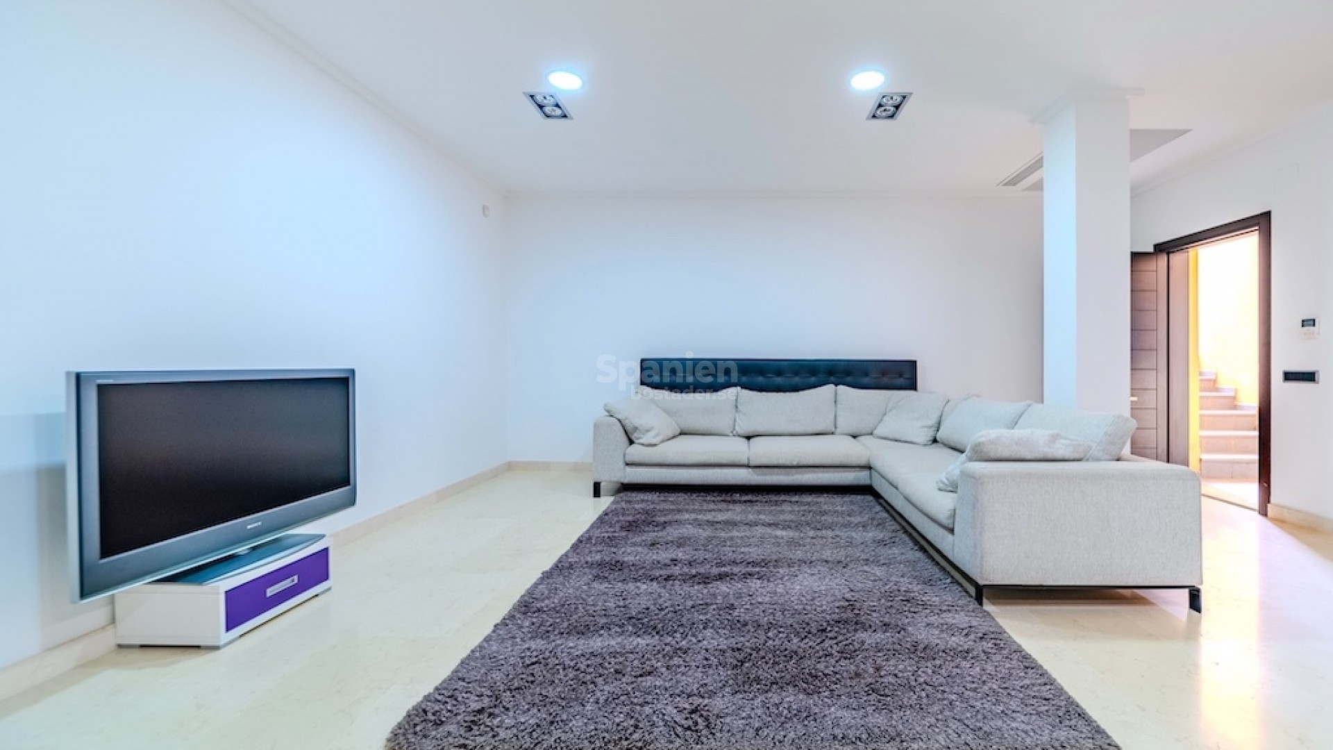 Resale - Villa -
Cabo Roig