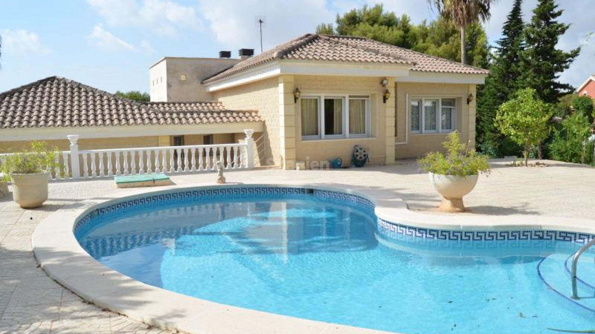 Resale - Villa -
Dehesa de Campoamor - Campoamor