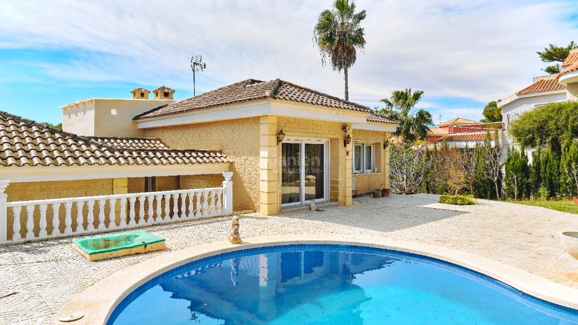 Resale - Villa -
Dehesa de Campoamor - Campoamor