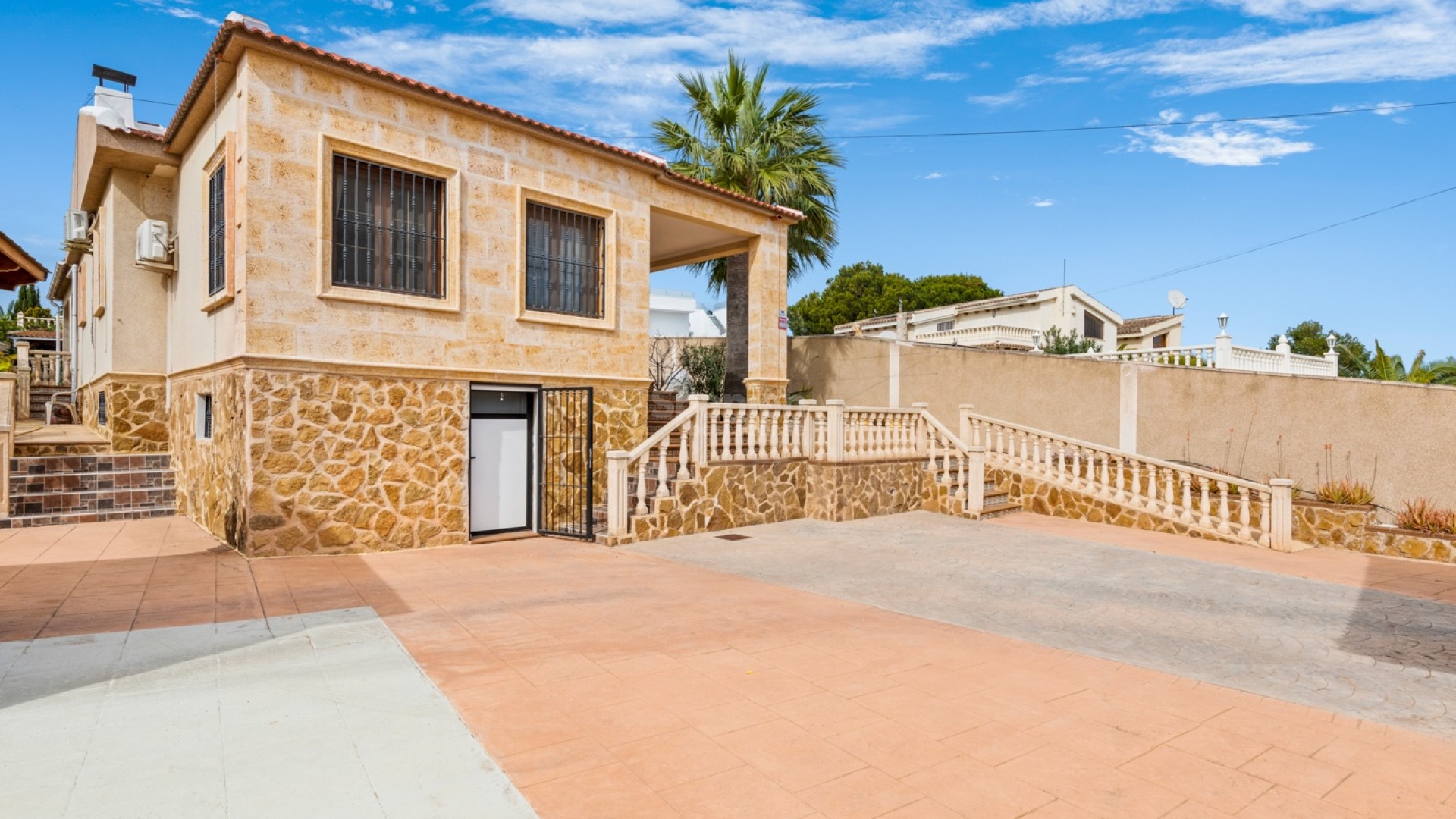 Resale - Villa -
Los Balcones