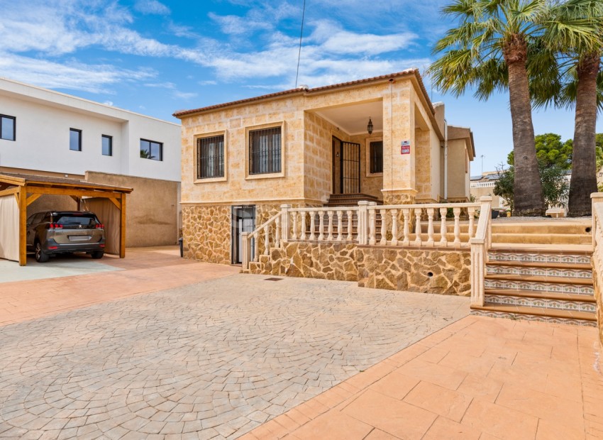 Resale - Villa -
Los Balcones