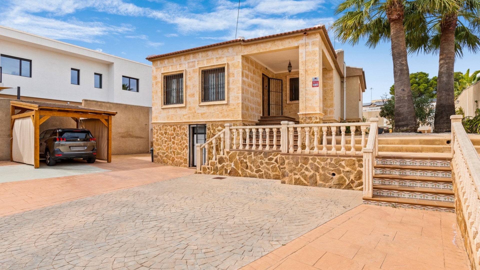 Resale - Villa -
Los Balcones