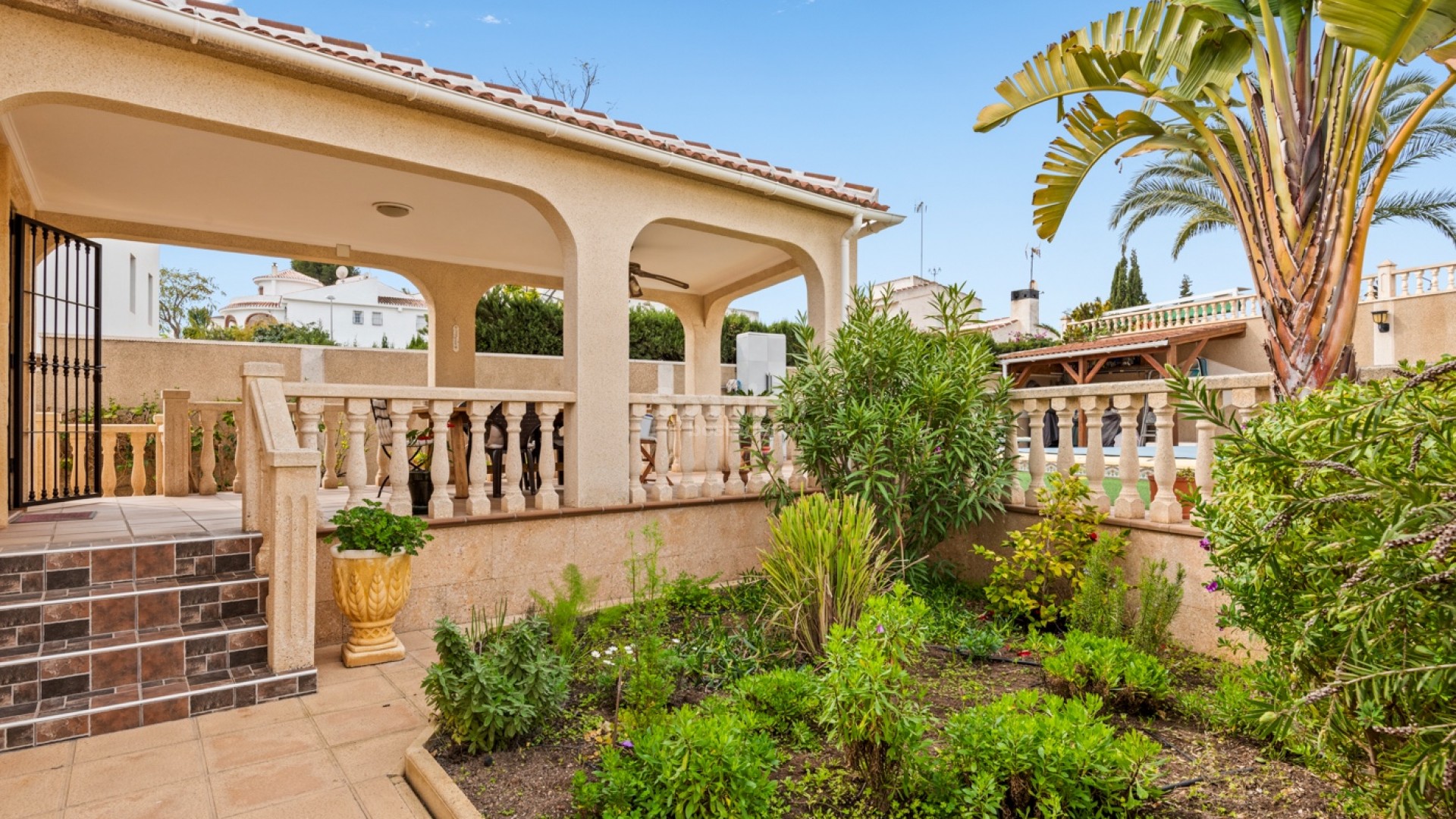 Resale - Villa -
Los Balcones
