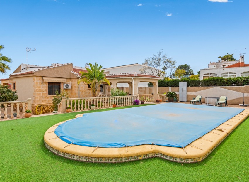 Resale - Villa -
Los Balcones