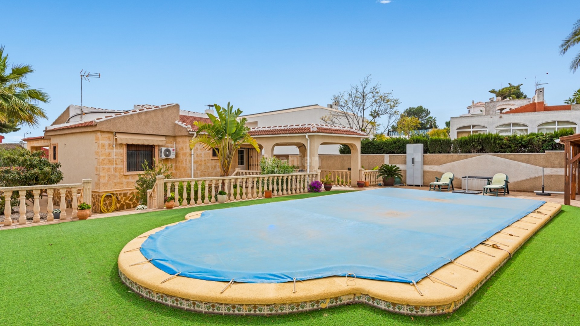 Resale - Villa -
Los Balcones