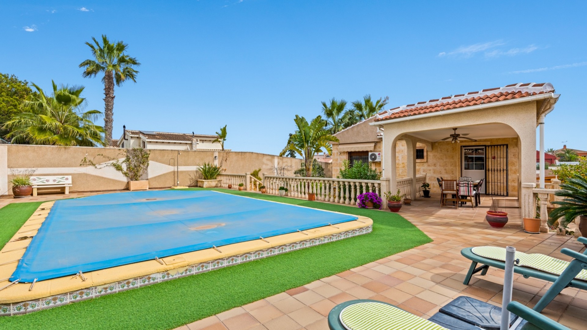 Resale - Villa -
Los Balcones
