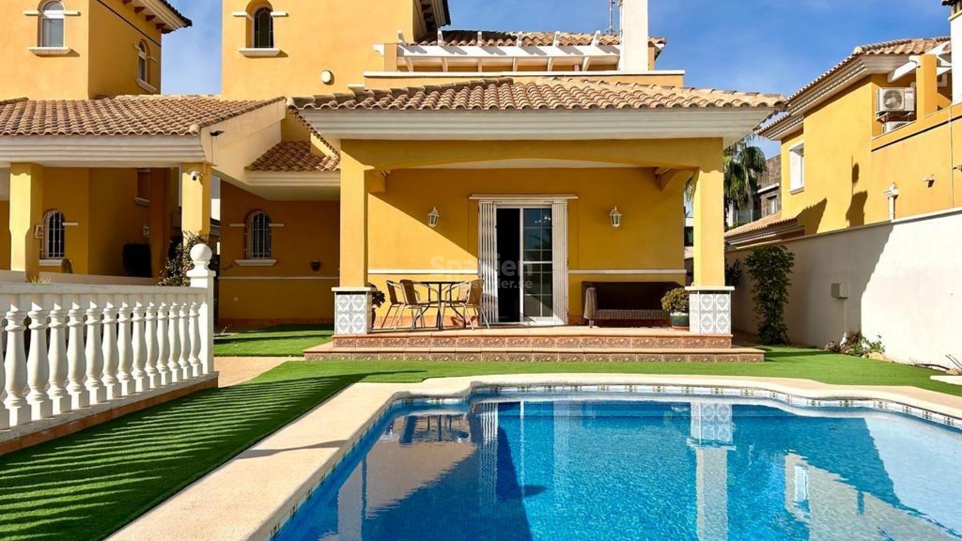 Resale - Villa -
Orihuela Costa - Cabo Roig