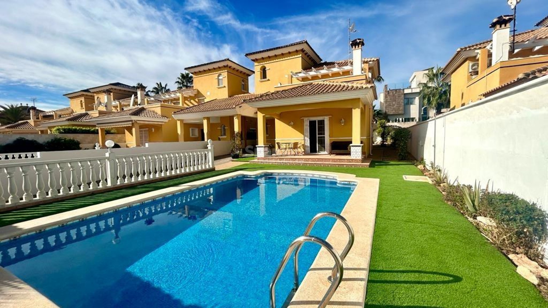 Resale - Villa -
Orihuela Costa - Cabo Roig