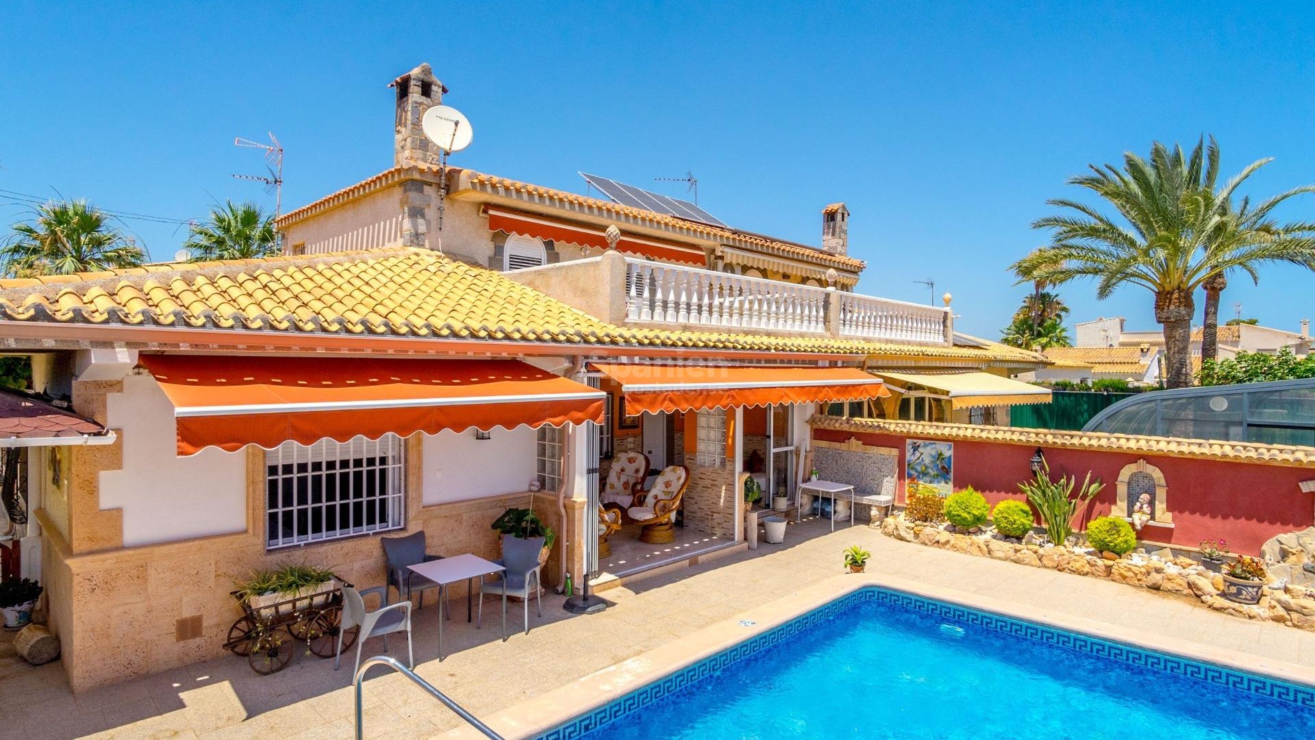 Resale - Villa -
Orihuela Costa - Campoamor