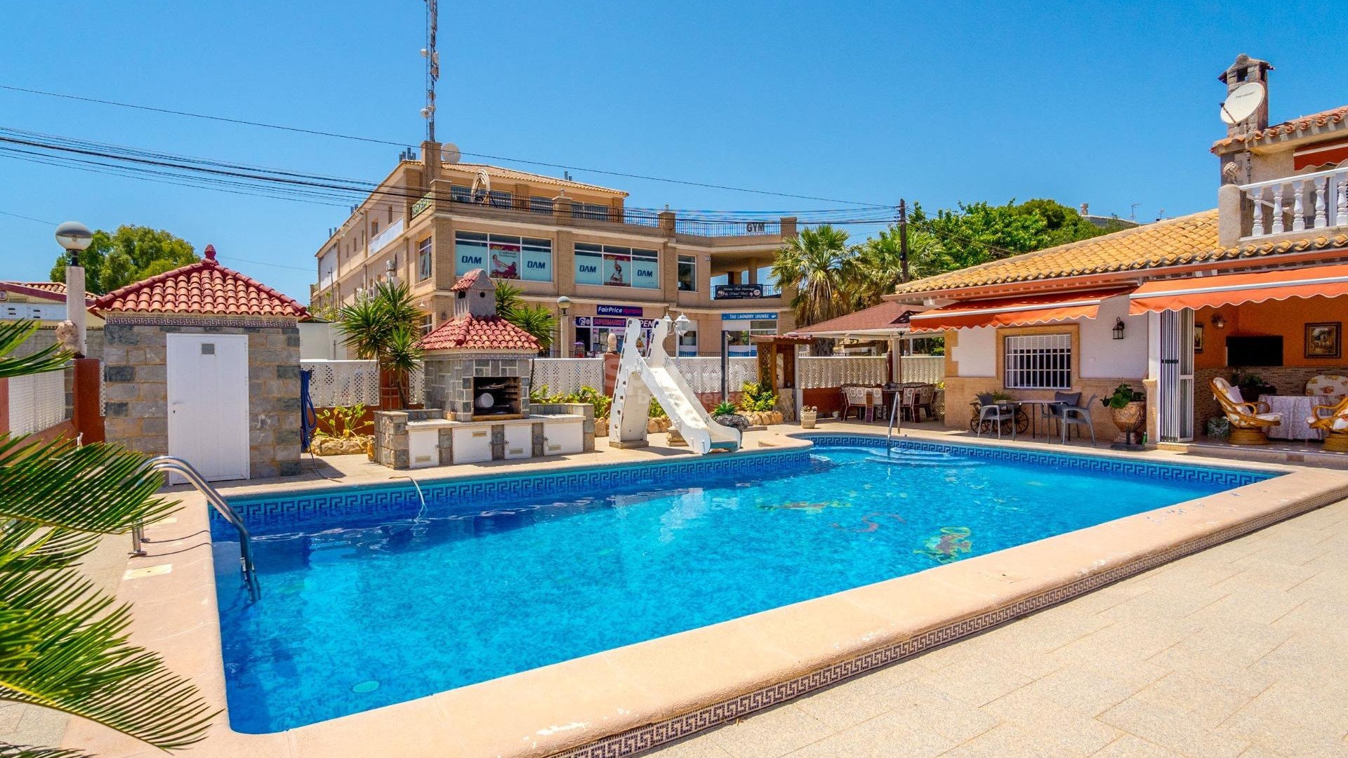 Resale - Villa -
Orihuela Costa - Campoamor