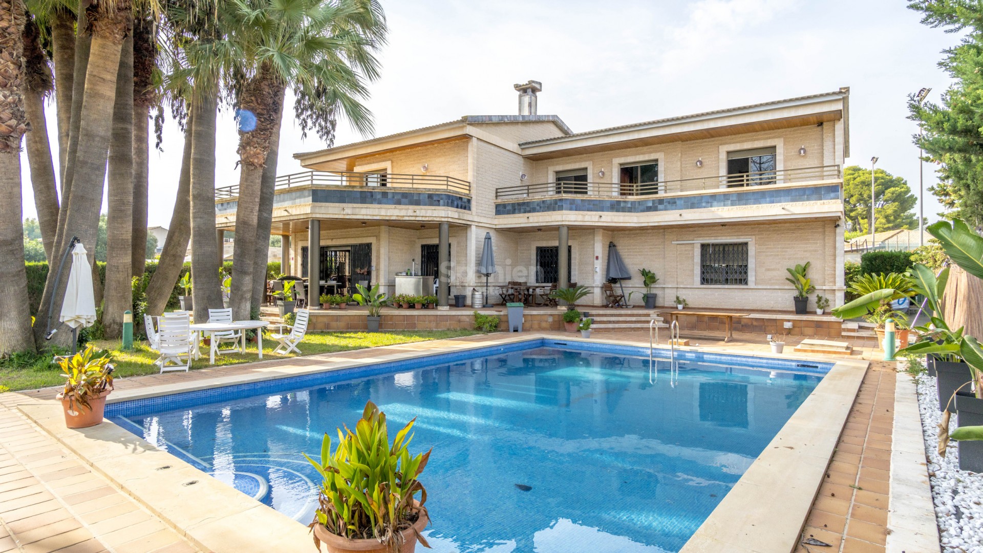 Resale - Villa -
Orihuela Costa - Campoamor