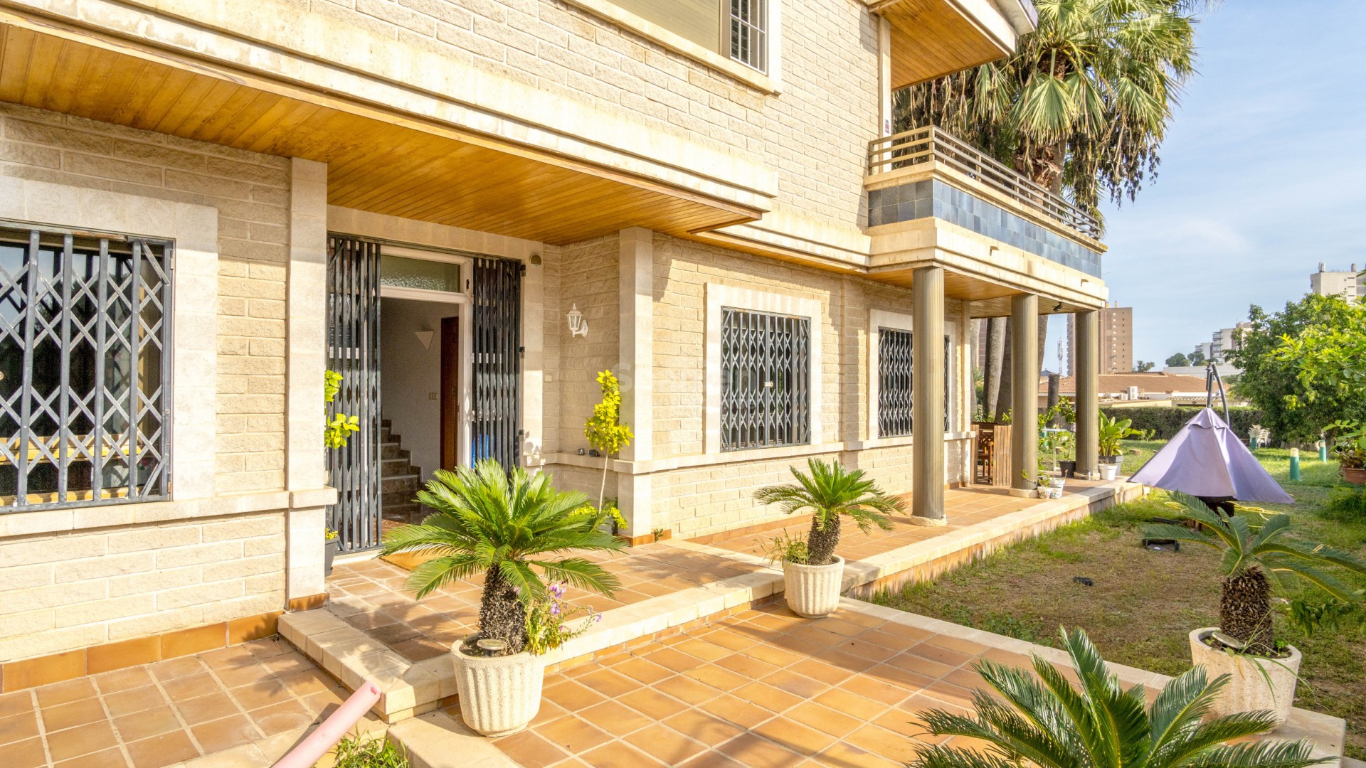 Resale - Villa -
Orihuela Costa - Campoamor