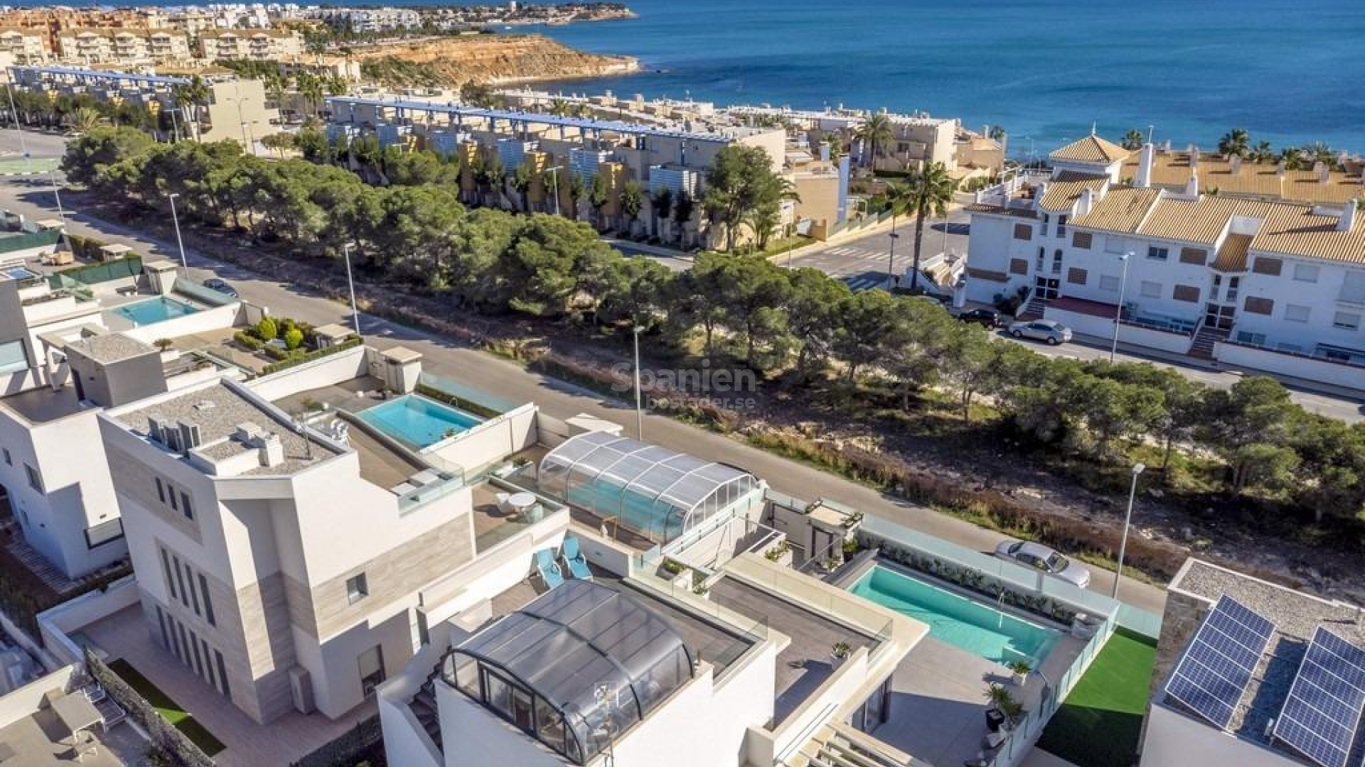 Resale - Villa -
Orihuela Costa - Campoamor