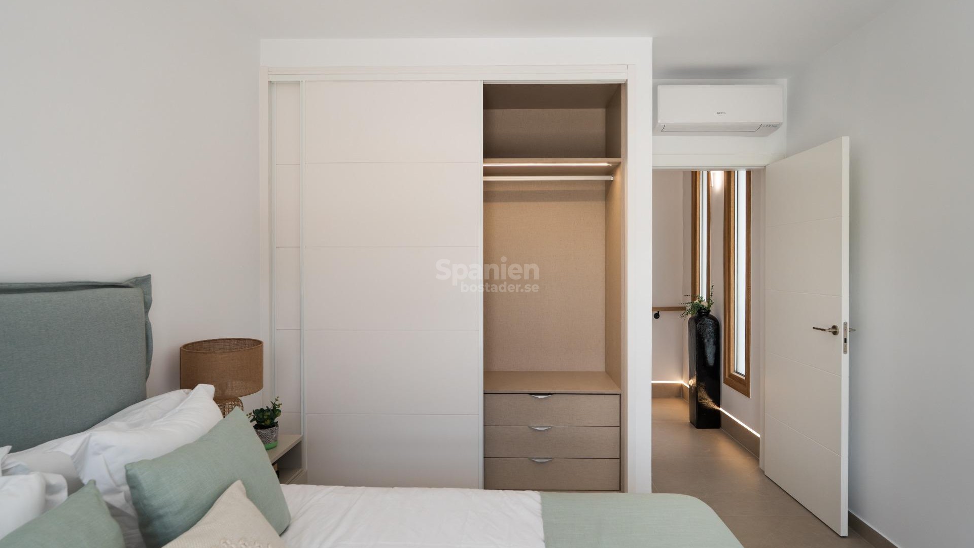 Resale - Villa -
Orihuela Costa - Campoamor