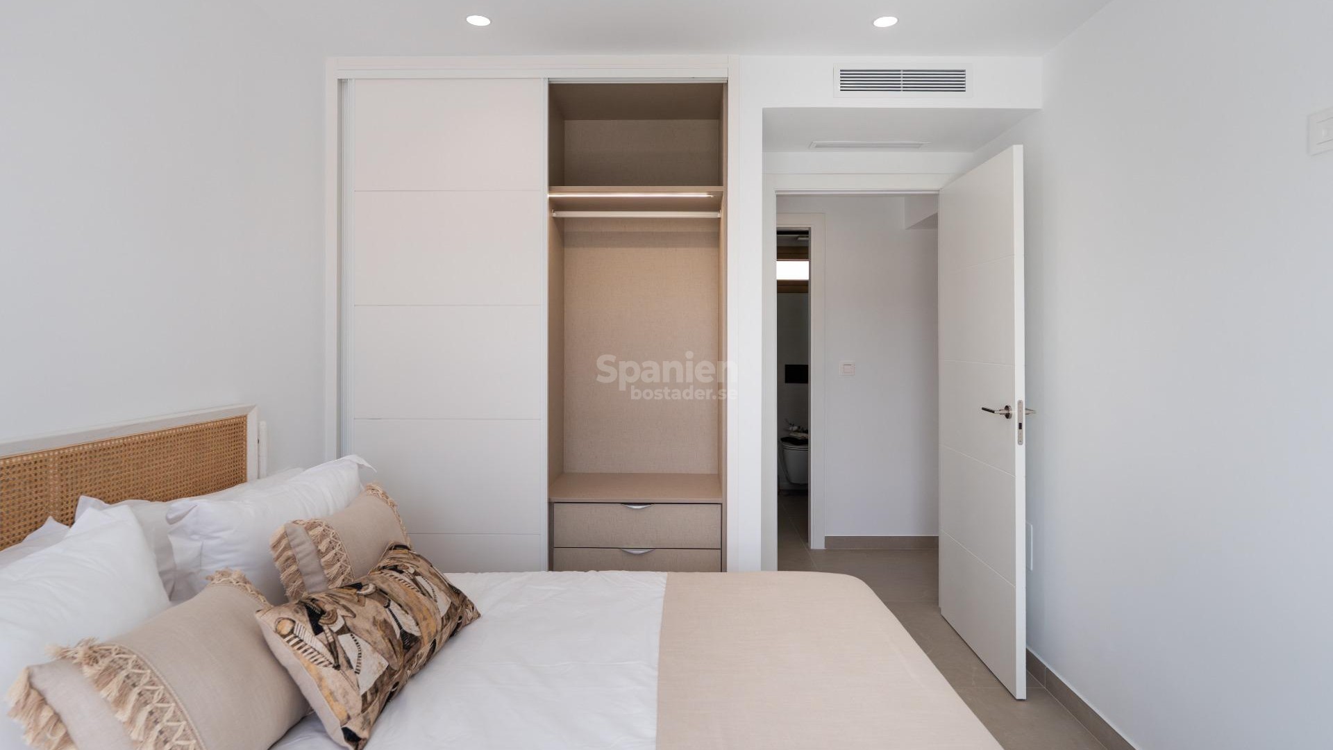 Resale - Villa -
Orihuela Costa - Campoamor