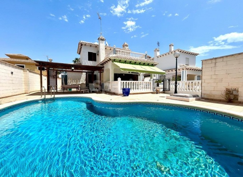 Resale - Villa -
Orihuela Costa - La Zenia