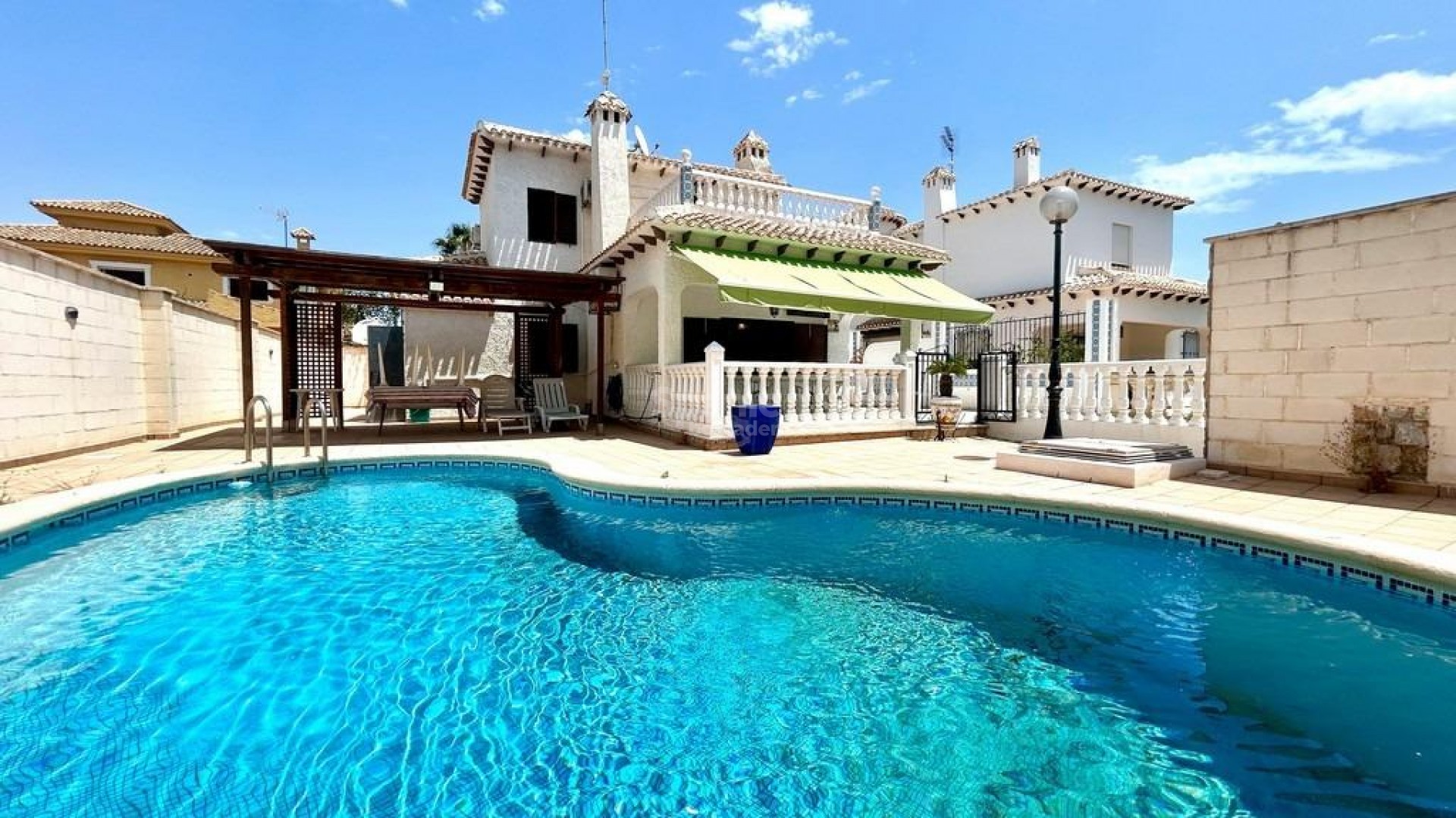 Resale - Villa -
Orihuela Costa - La Zenia