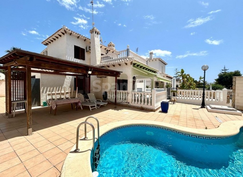 Resale - Villa -
Orihuela Costa - La Zenia