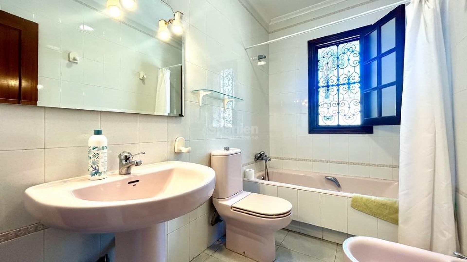 Resale - Villa -
Orihuela Costa - La Zenia