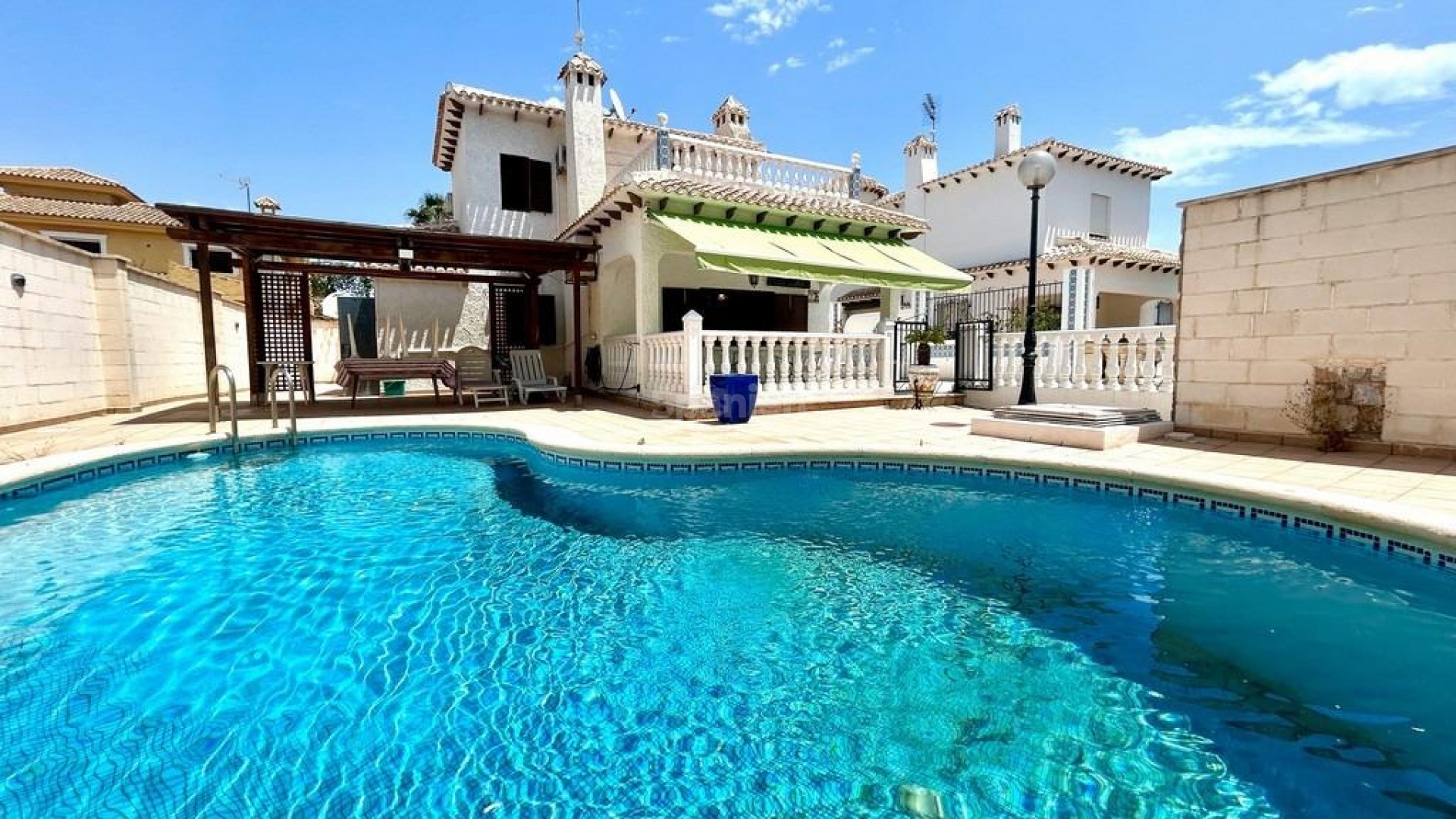 Resale - Villa -
Orihuela Costa - La Zenia