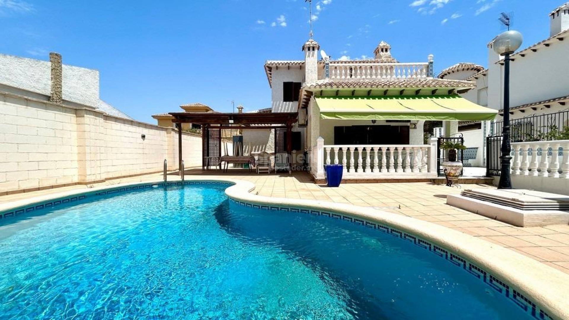 Resale - Villa -
Orihuela Costa - La Zenia