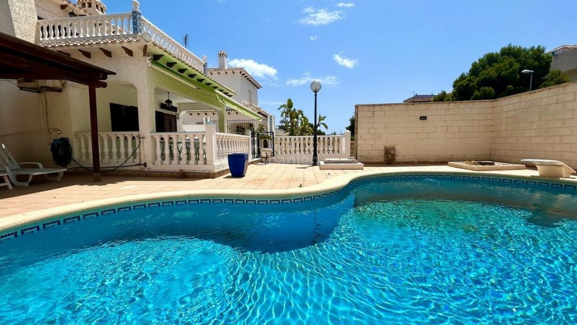 Resale - Villa -
Orihuela Costa - La Zenia