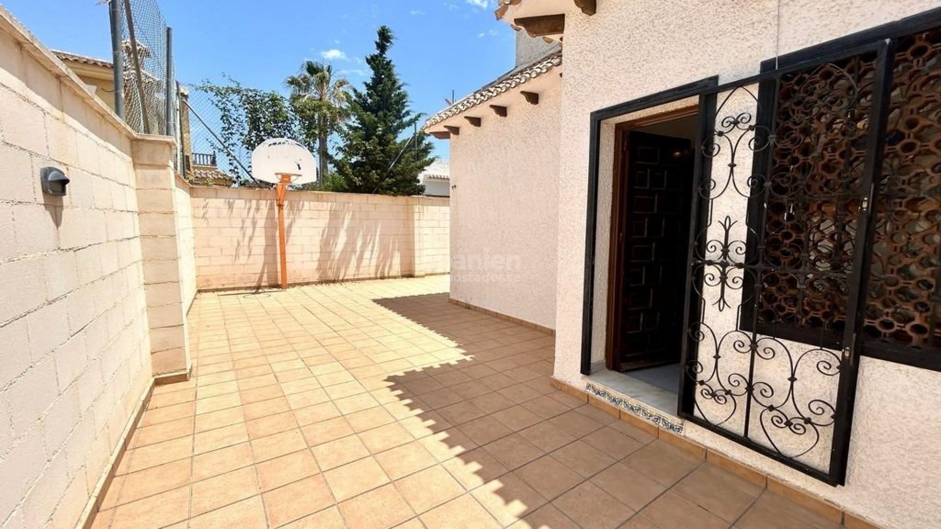 Resale - Villa -
Orihuela Costa - La Zenia