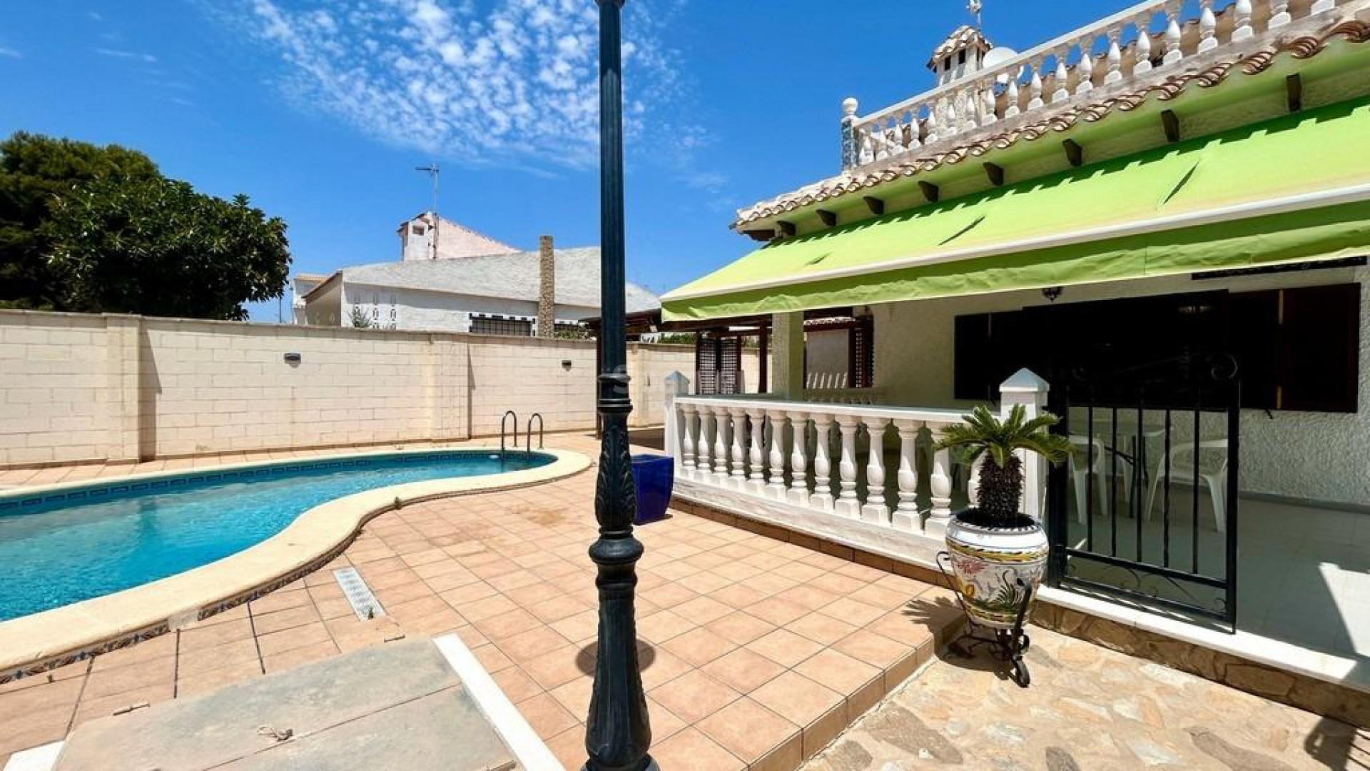 Resale - Villa -
Orihuela Costa - La Zenia