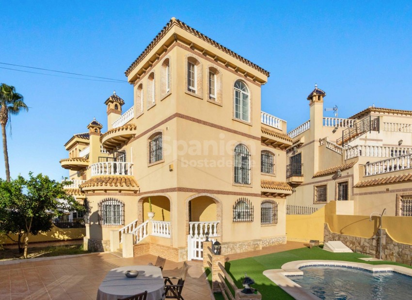 Resale - Villa -
Orihuela Costa - Las Mimosas