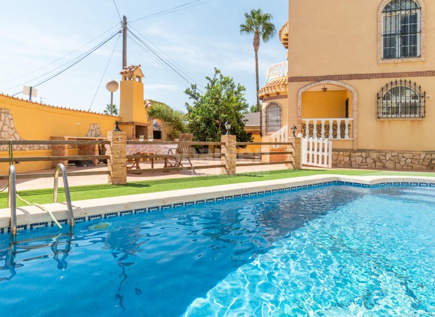 Resale - Villa -
Orihuela Costa - Las Mimosas
