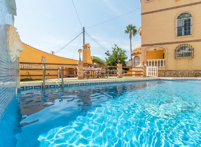 Resale - Villa -
Orihuela Costa - Las Mimosas
