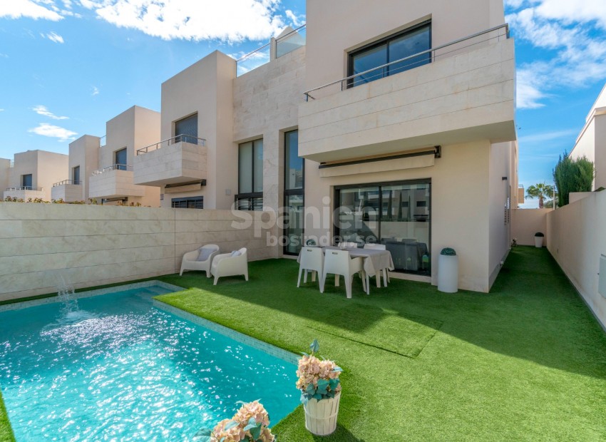 Resale - Villa -
Orihuela Costa - Los Dolses