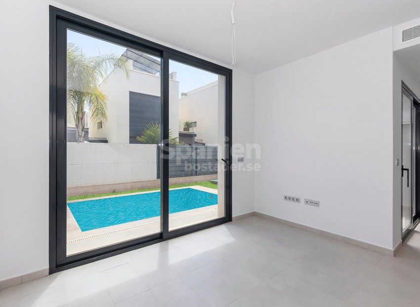 Resale - Villa -
Orihuela Costa - Pau 26