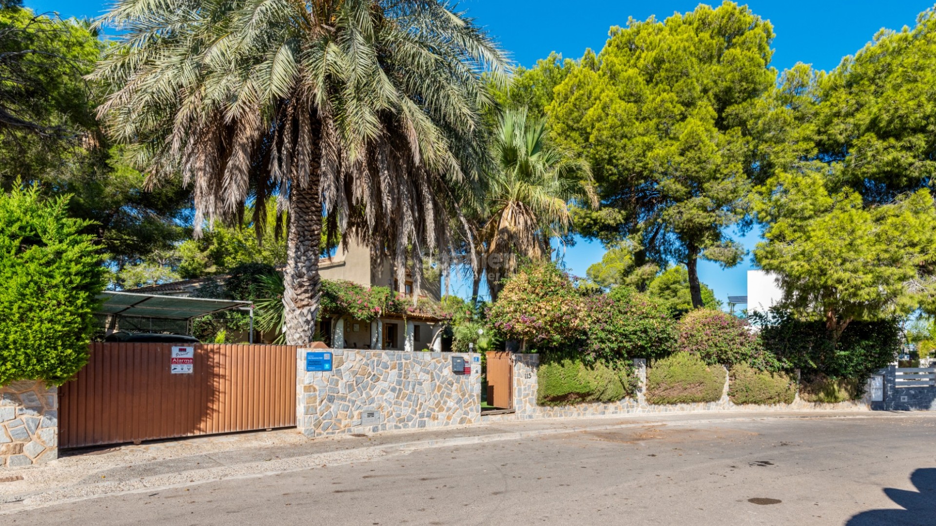 Resale - Villa -
Orihuela Costa - Villamartin