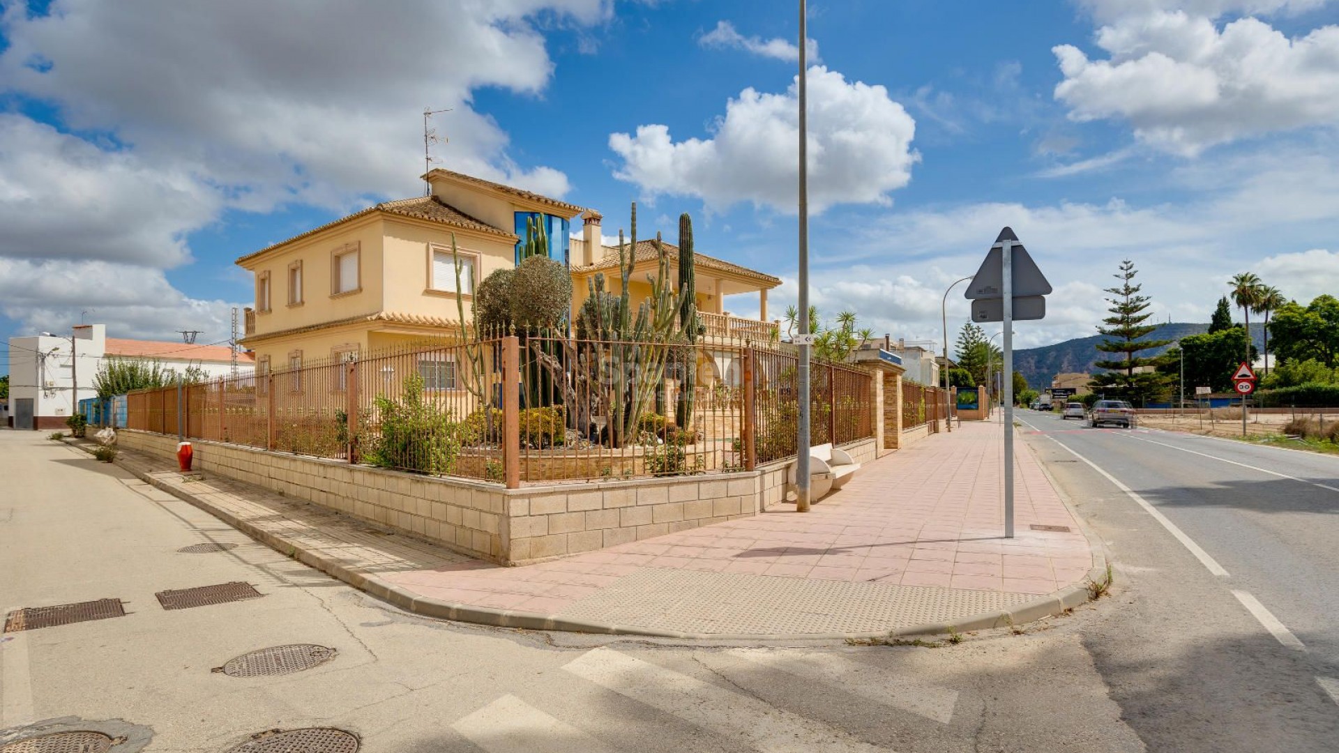 Resale - Villa -
Orihuela - Hurchillo