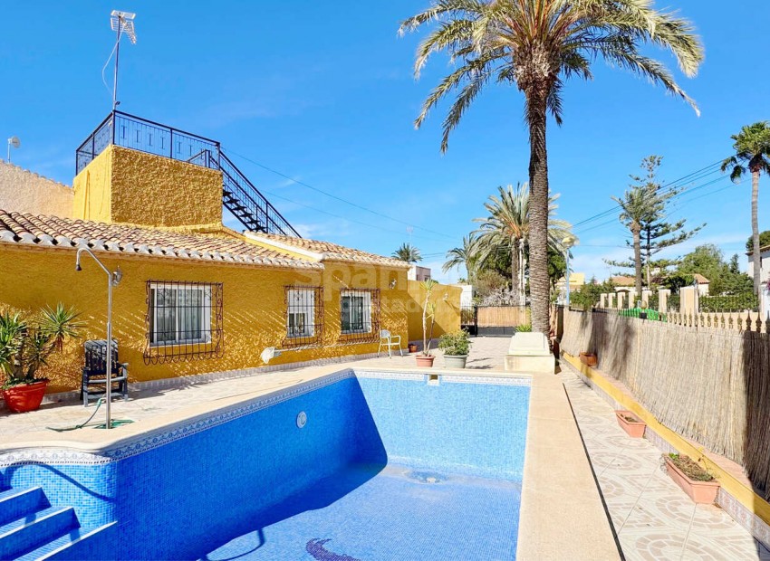 Resale - Villa -
Orihuela - Orihuela Costa