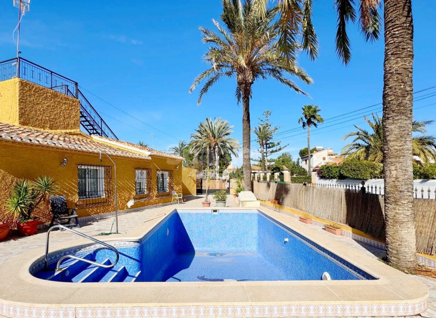 Resale - Villa -
Orihuela - Orihuela Costa